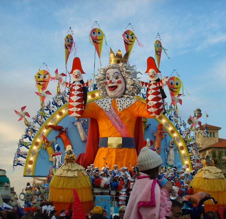 Carnevale di viareggio foto di Sailko via wikipedia