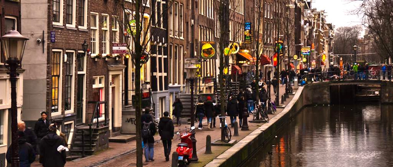 red light district passeggio giorno