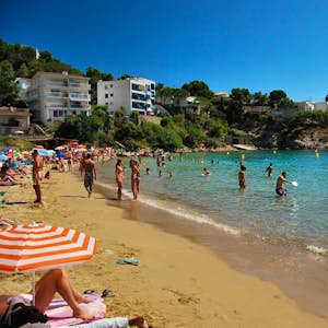 @capion(foto via flickr.com/photos/freebird_71/) Roses Costa Brava flickr