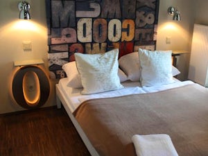 Baxpax Downtown Hostel Hotel
