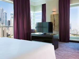 pullmann dubai lake towers