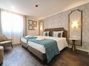 famous crows lisbon suites