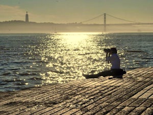 Ribeira das Naus di fronte Praca do Comercio foto di Carlos Cortes Lopez