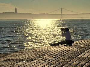 Ribeira das Naus di fronte Praca do Comercio foto di Carlos Cortes Lopez