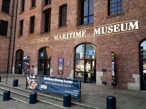 Maritime Museum Liverpool Ingresso foto di SteHLiverpool via flickr