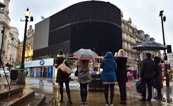 piccadilly circus luci spente
