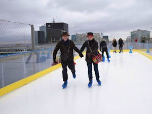 Pista di pattinaggio su ghiaccio grande arco la defense