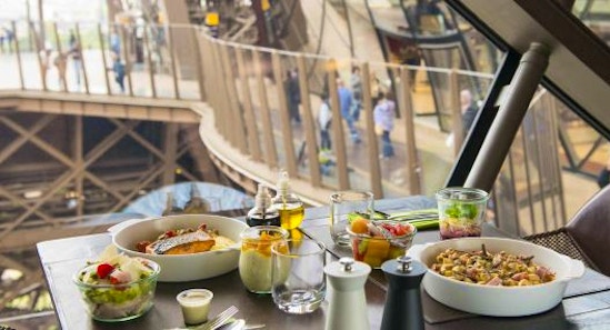 Come prenotare una cena (o un pranzo) sulla Torre Eiffel