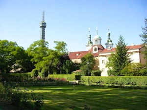 Petrin Praga Wikimedia Commons
